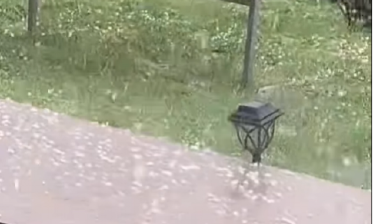 GRAD OKOVAO ARANĐELOVAC: Kiša pljušti širom Srbije (VIDEO)