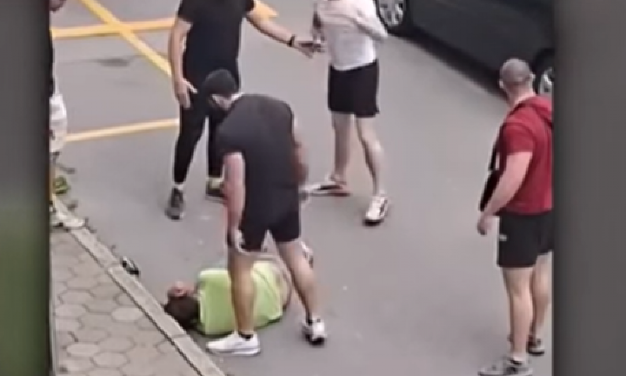 PREMLATILI GA NA ULICI, A ONDA JE UZEO PIŠTOLJ: Dramatičan snimak iz Ljubljane (VIDEO)