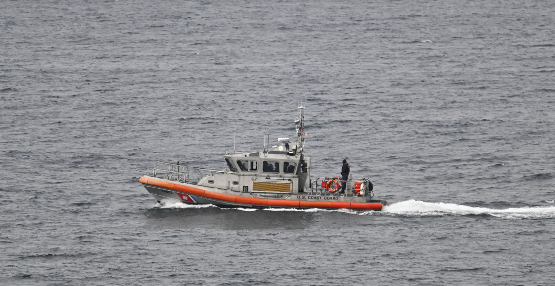 TROJE MRTVIH POSLE PREVRTANJA MALOG BRODA KOD SAN DIJEGA Traga se za devetoro nestalih osoba (FOTO)