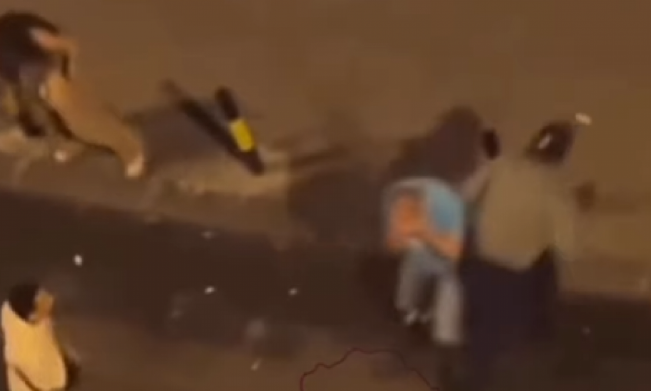 OVO JE STANJE MOMKA KOME JE KARLIK DŽONS RAZBIO FLAŠU O GLAVU!