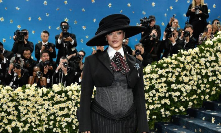 RIJANA TRUDNA PO TREĆI PUT Pre Met gale pokazala goli stomak i napravila potpuni haos! (FOTO+VIDEO)