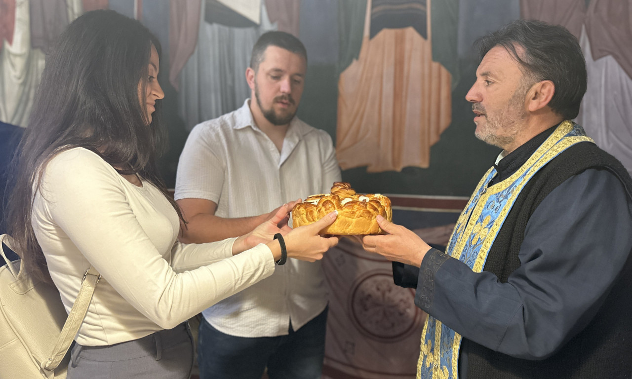 NIKOLIĆI NA SLAVU DOBILI NAJLEPŠI DAR Prelepe slika na Đurđevdan ispred ove srpske crkve (FOTO)