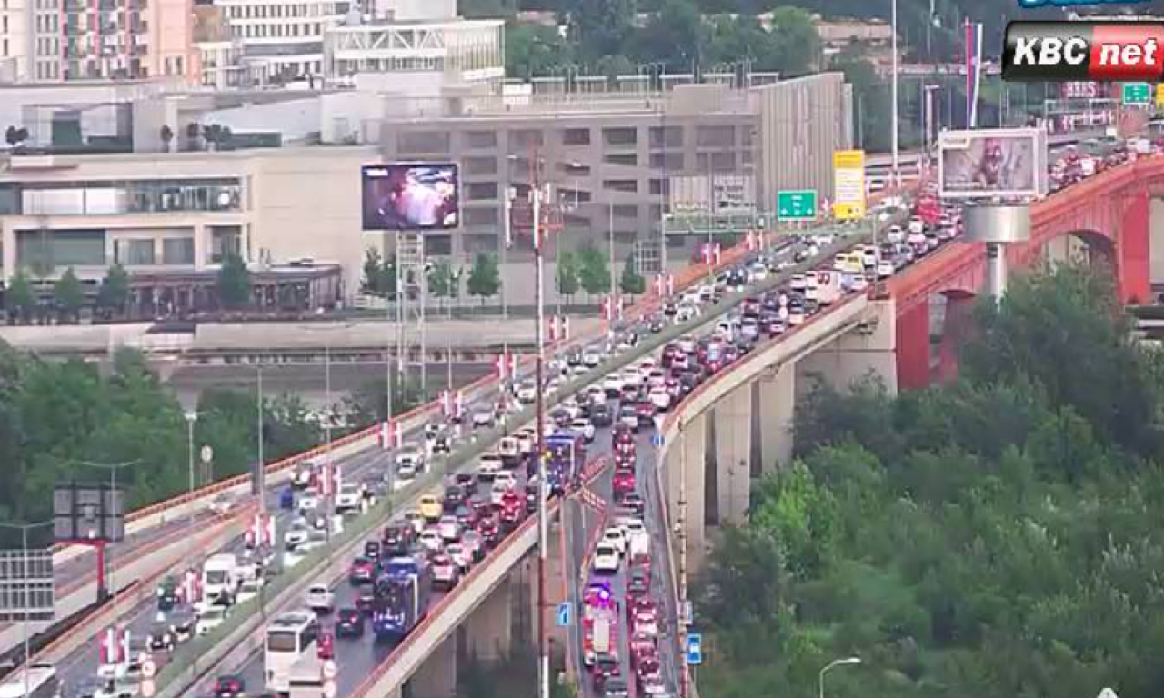 NEVREME PARALISALO BEOGRAD: Potpuni kolaps u saobraćaju, pogledajte kakvo je stanje na ulicama (FOTO)