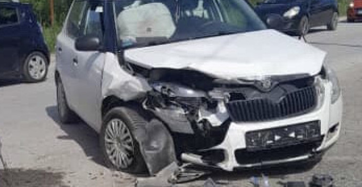 VOZILA SMRSKANA, DELOVI RASUTI PO PUTU Žestok sudar kod Čačka (FOTO)