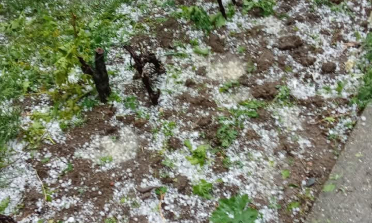 JEDAN DEO SRBIJE ZAHVATILO NEVREME U ovom gradu "tukao" grad dok se u većini regiona stanovništvo kuvalo (VIDEO)