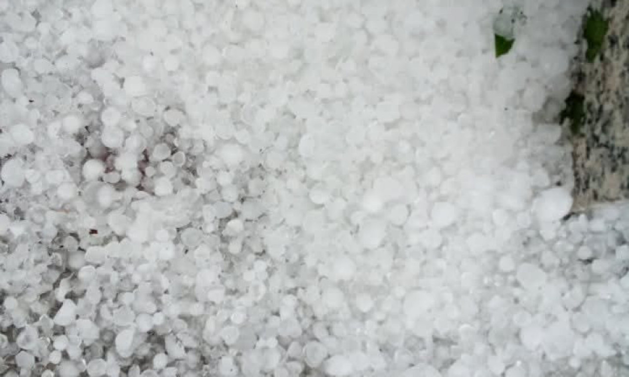 OTVORILO SE NEBO IZNAD SUBOTICE Od grada se ne vidi prst pred okom, pogledajte nevreme na severu Srbije (VIDEO)