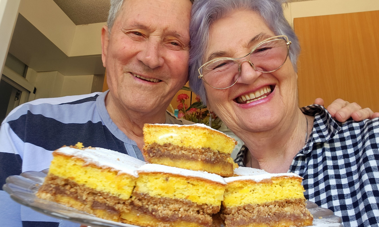 JEFTIN, JEDNOSTAVAN, A PREUKUSAN! Kolač sa pekmezom po bakinom receptu - mekan kao pena!