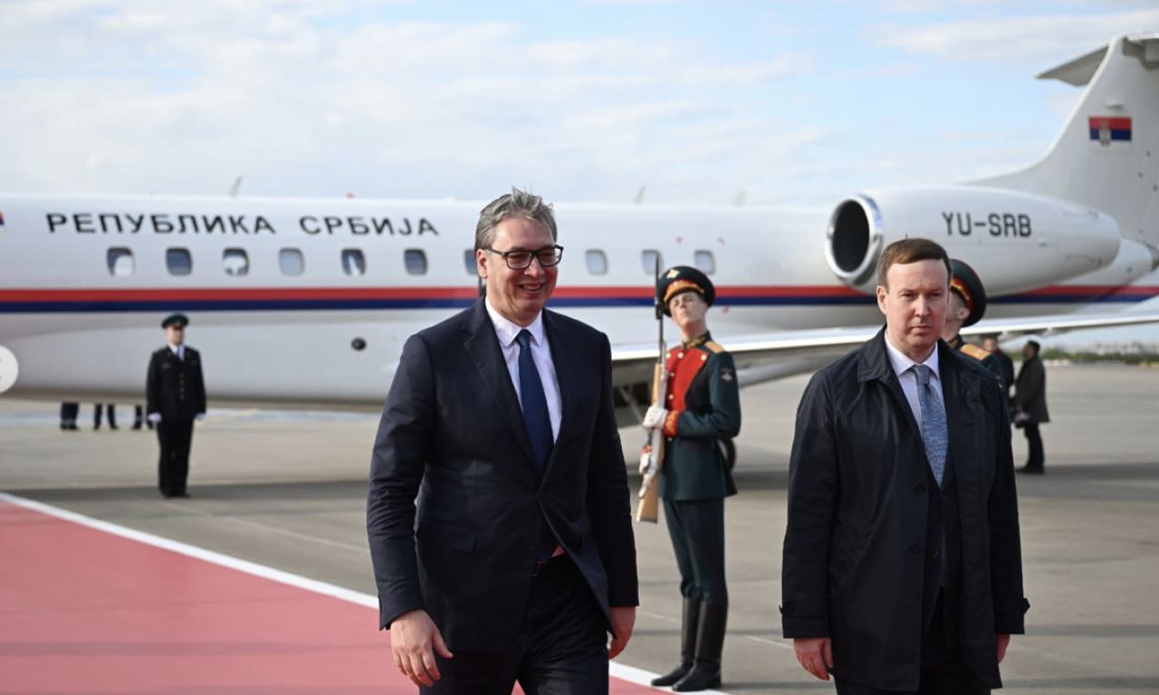 PRVE REČI VUČIĆA PO SLETANJU U MOSKVU Predsednik zahvalio srpskom narodu: "Ponosan sam" (FOTO)