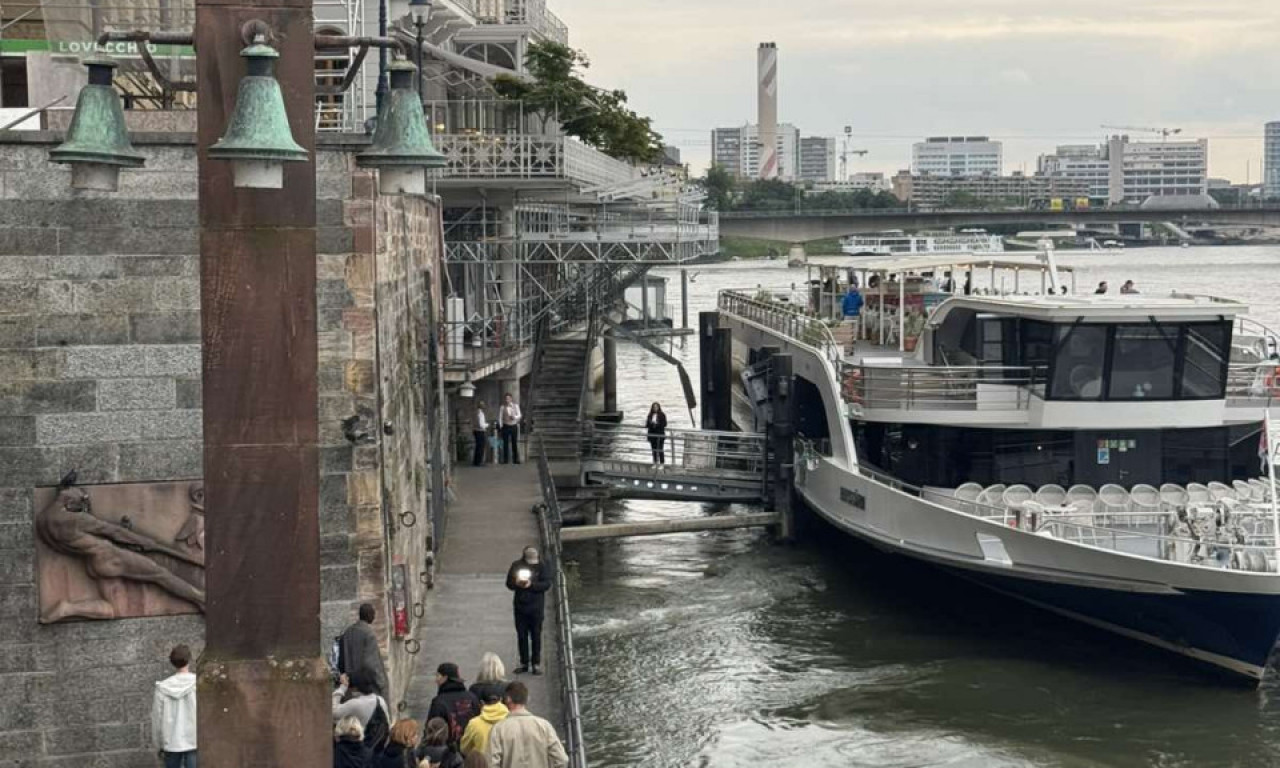 DELEGACIJE EVROVIZIJE NA KRSTARENJU PO BAZELU Princ od Vranja među putnicima, fanovi oduševljeni! K1INFO na licu mesta