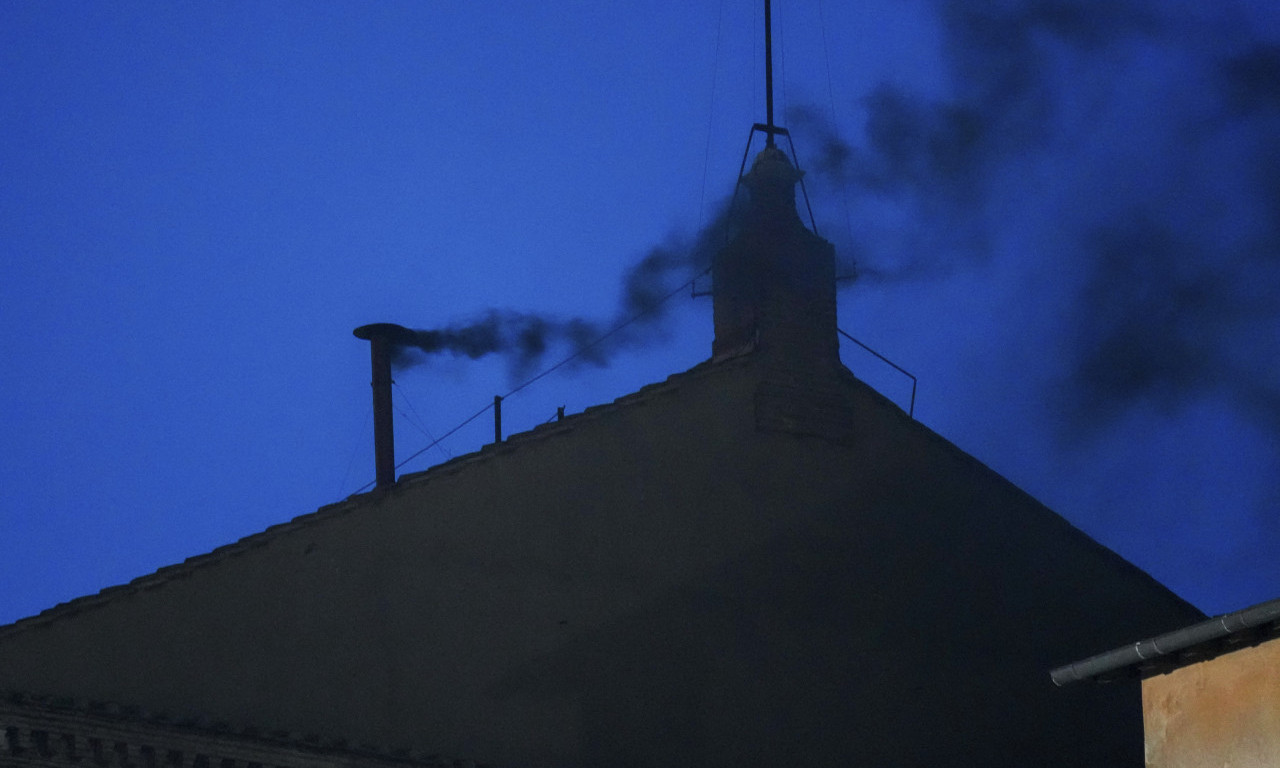 ZAŠTO JE KASNILO PUŠTANJE DIMA U VATIKANU? Ovo su mogući razlozi