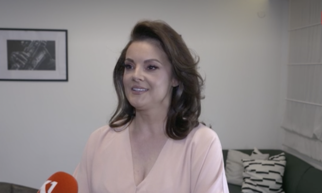 SLAVICA ĆUKTERAŠ POBESNELA NA PITANJE O TANJI SAVIĆ Htela da prekine intervju, pogledajte njenu reakciju (VIDEO)