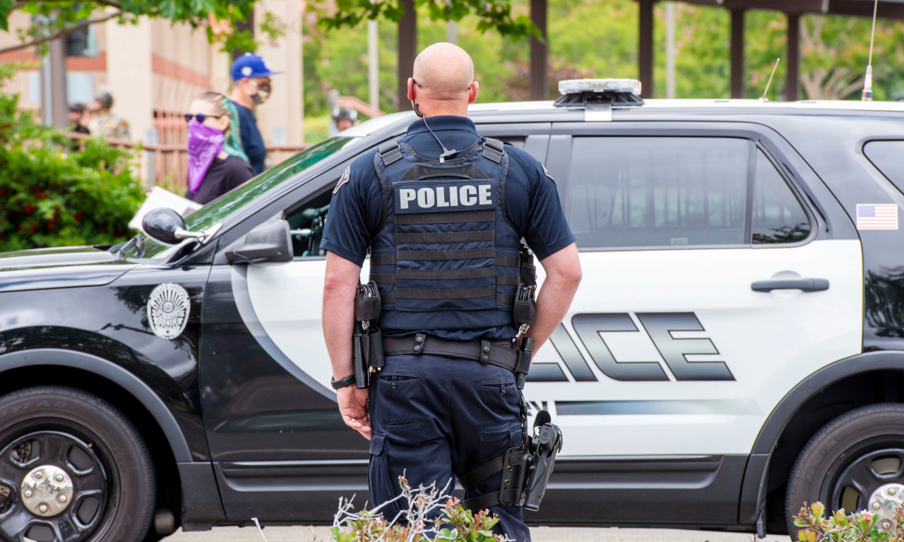 TRENER UPUCAN NA TERENU Pogledajte horor scene pred dečju utakmicu, zagrevanje prekinuli pucnji (VIDEO)