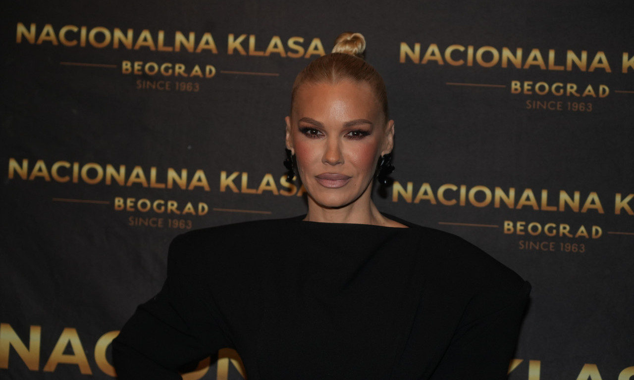 NIKAD ZGODNIJA NATAŠA BEKVALAC ZAPALILA KLUB U BEOGRADU: "Ko je ne bi ženio?" (FOTO/VIDEO)