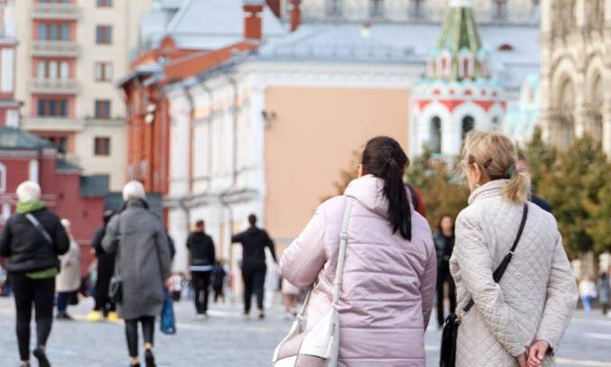 AU, ŠTA JE OVO DANAS! Najhladniji 30. jun od kada su počela merenja, u Rusiji se smrzavali!