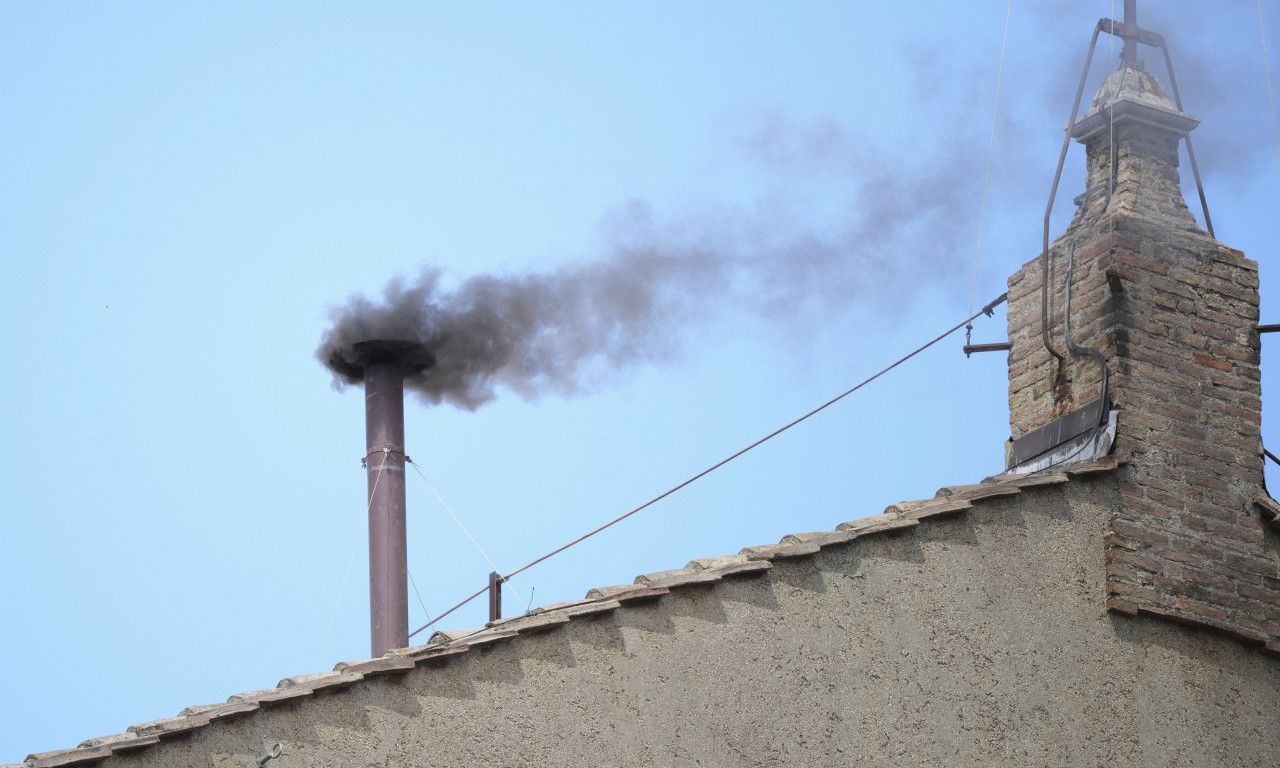 CRNI DIM IZNAD SIKSTINSKE KAPELE! Ovo su najnovija dešavanja iz Vatikana