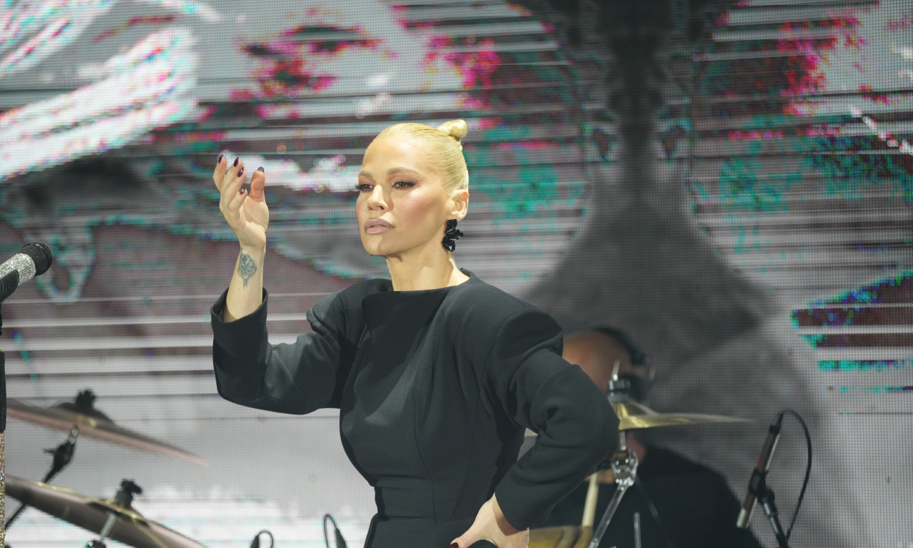 NATAŠA BEKVALAC BEZ DLAKE NA JEZIKU "UDARILA" PO LUKSUZU: "Pokleknem pred lepotom neke stvari, ali..."  (VIDEO)