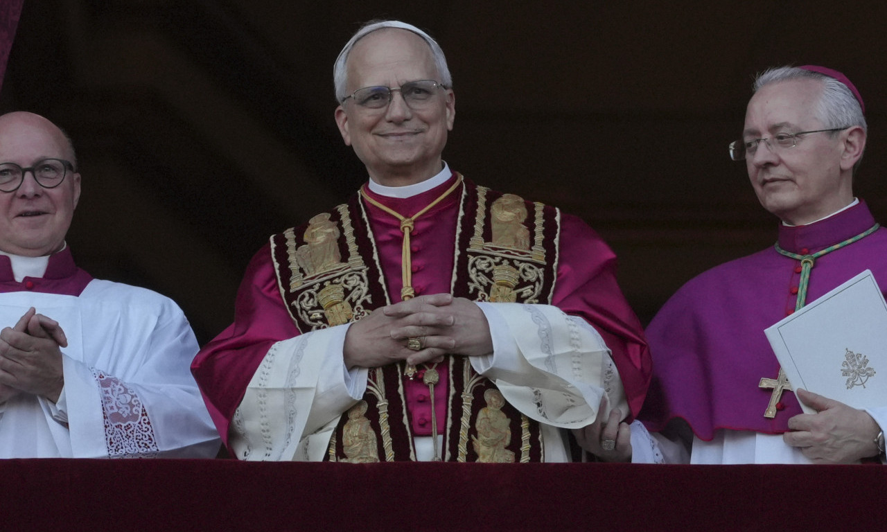 U ITALIJI SE POJAVILE PICE SA MOCARELOM "PAPA LAV": Zarad biznisa osvanule i figurice sa likom novog pape (FOTO)
