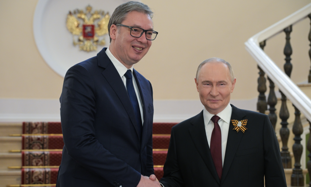 POGLEDAJTE VREDNE POKLONE KOJE JE VUČIĆ DOBIO OD PUTINA Dokaz su visokog poštovanja! (FOTO)