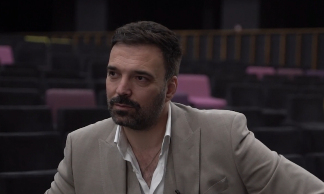 „SVAKI BRAK JE KOSMOS ZA SEBE“: Ivan Bosiljčić o ljubavi, miru u kući i teškim poslovima pre glumačke karijere