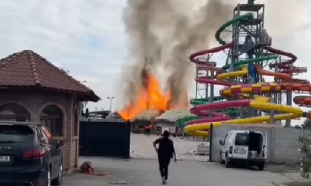 STRAŠAN POŽAR U JAKOVU: Gori akva park! (VIDEO)