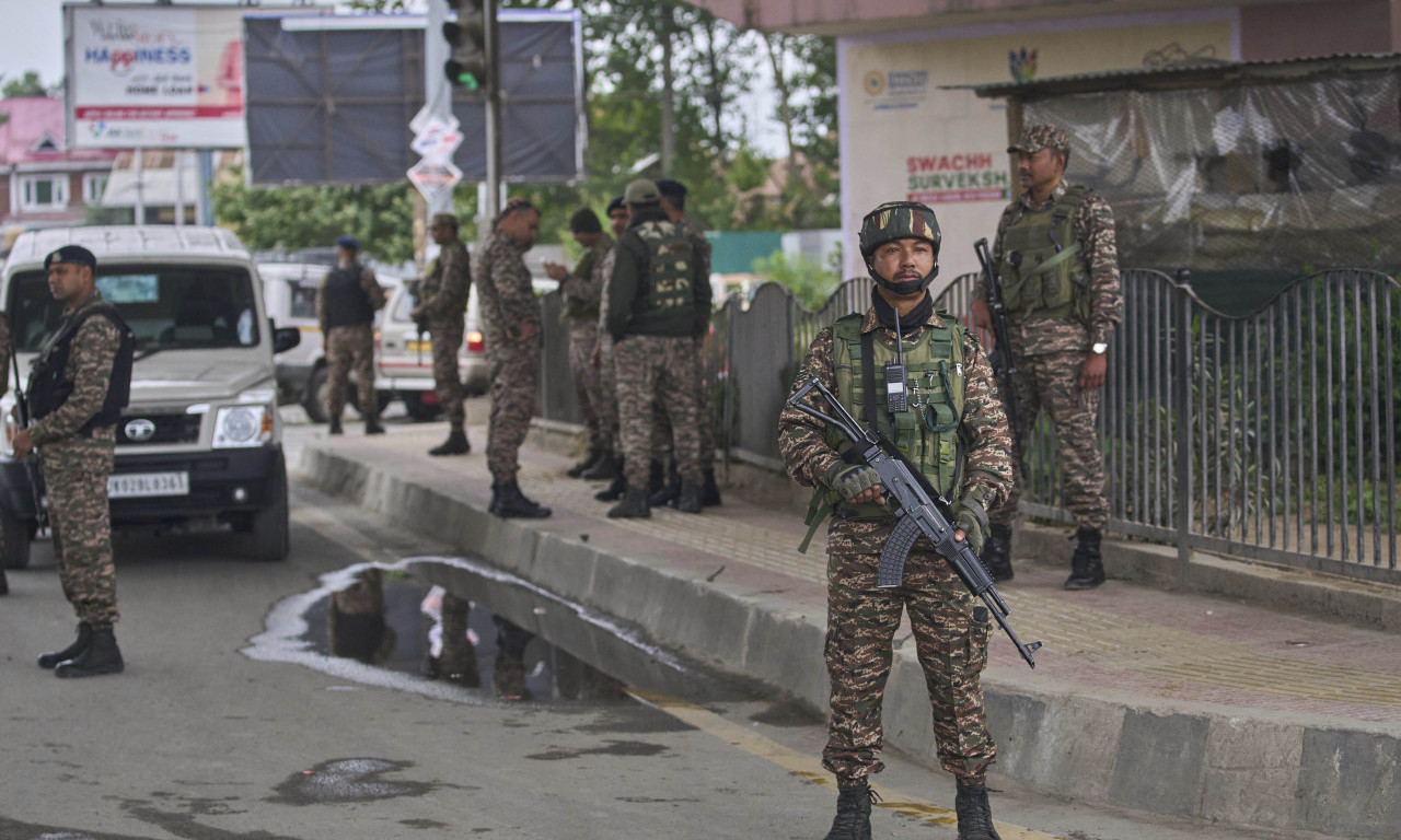 PRIMIRJE PROPALO POSLE NEKOLIKO SATI: Odjeknule eksplozije u Kašmiru!