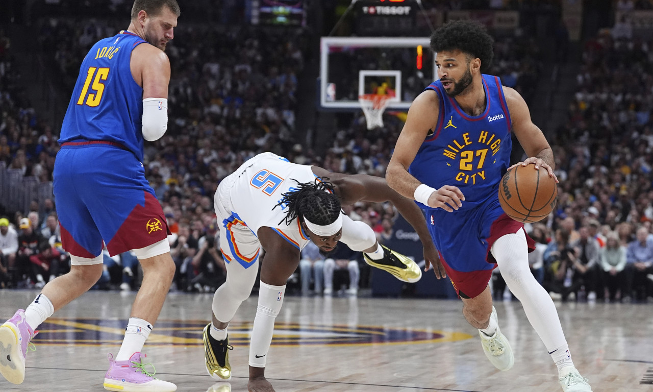 PUKLO U SVLAČIONICI DENVERA: Pale teške reči, ova dva igrača Nagetsa su u "ratu"