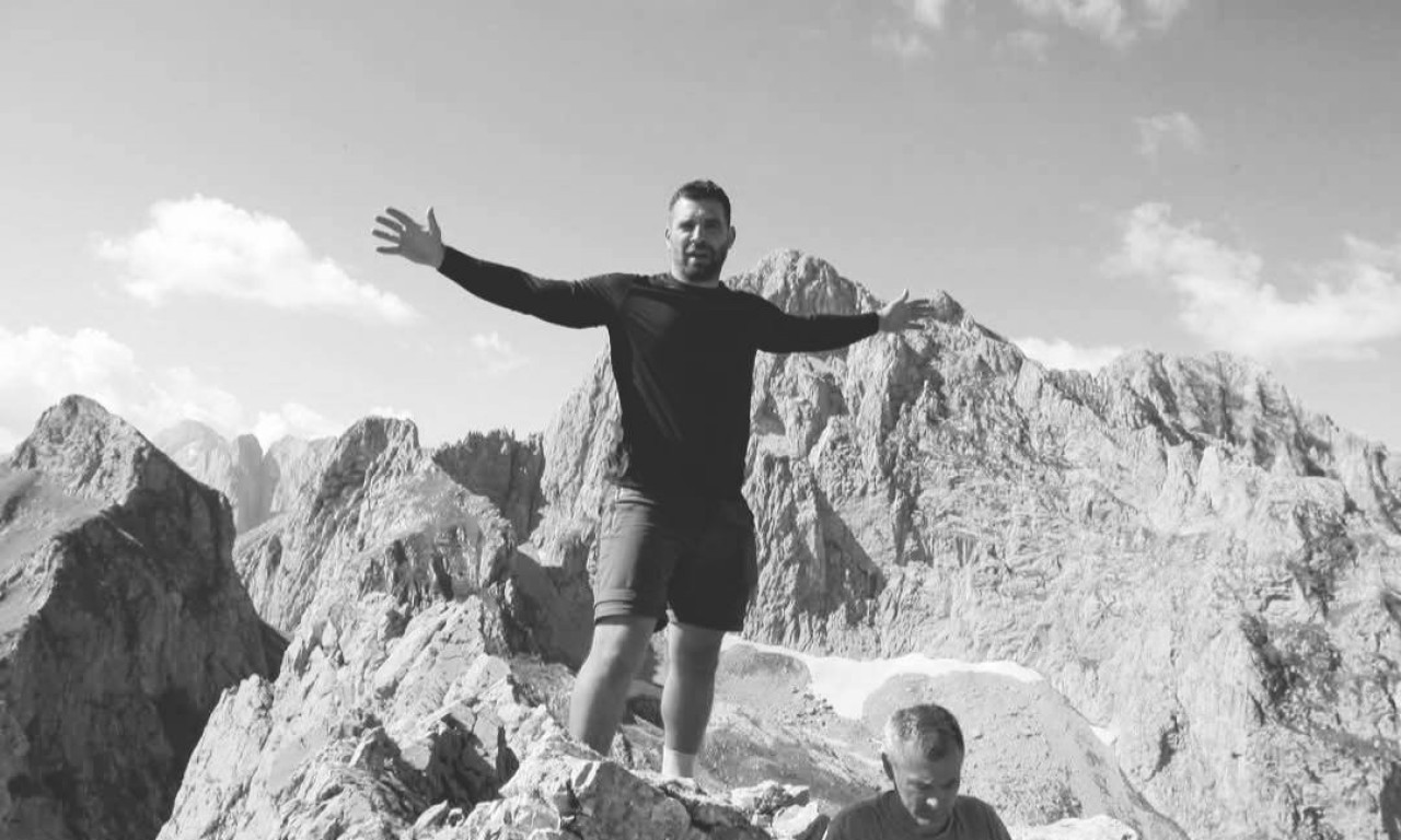 LOZNICA ZAVIJENA U CRNO: Mario preminuo na teniskom terenu! (FOTO)