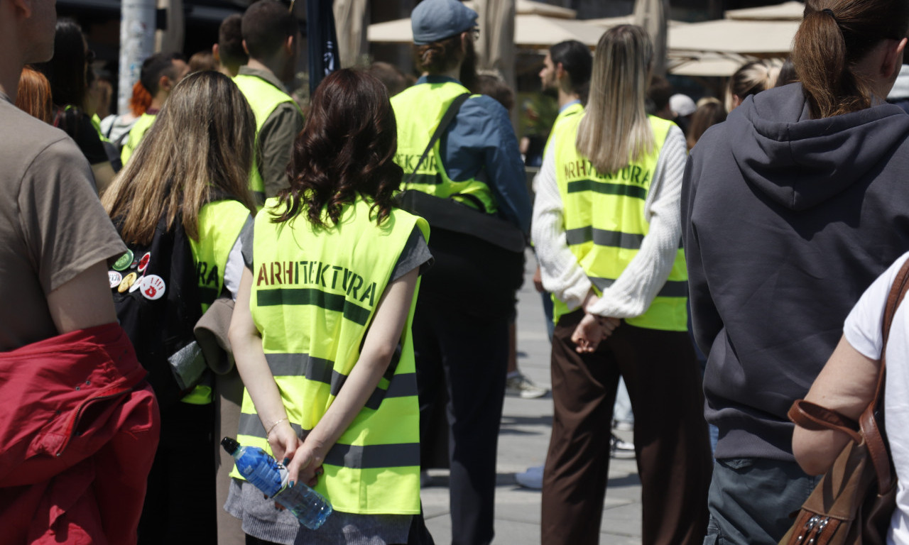 POČEO PROTEST NA TRGU REPUBLIKE Pogledajte šta se dešava u centru Beograda (FOTO)