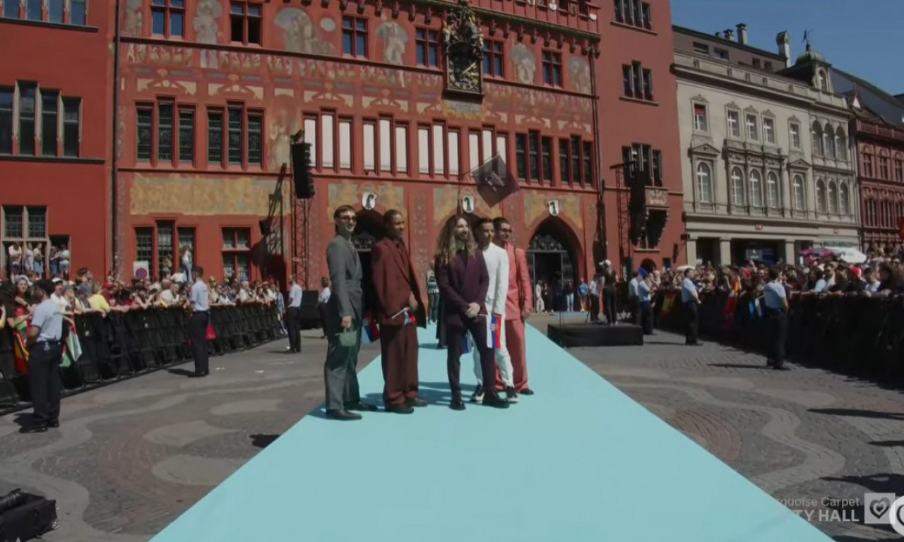 PRINC ZABLISTAO U BORDO ODELU NA TIRKIZNOM TEPIHU Predstavnik Srbije dočekan kao pravi princ (VIDEO)