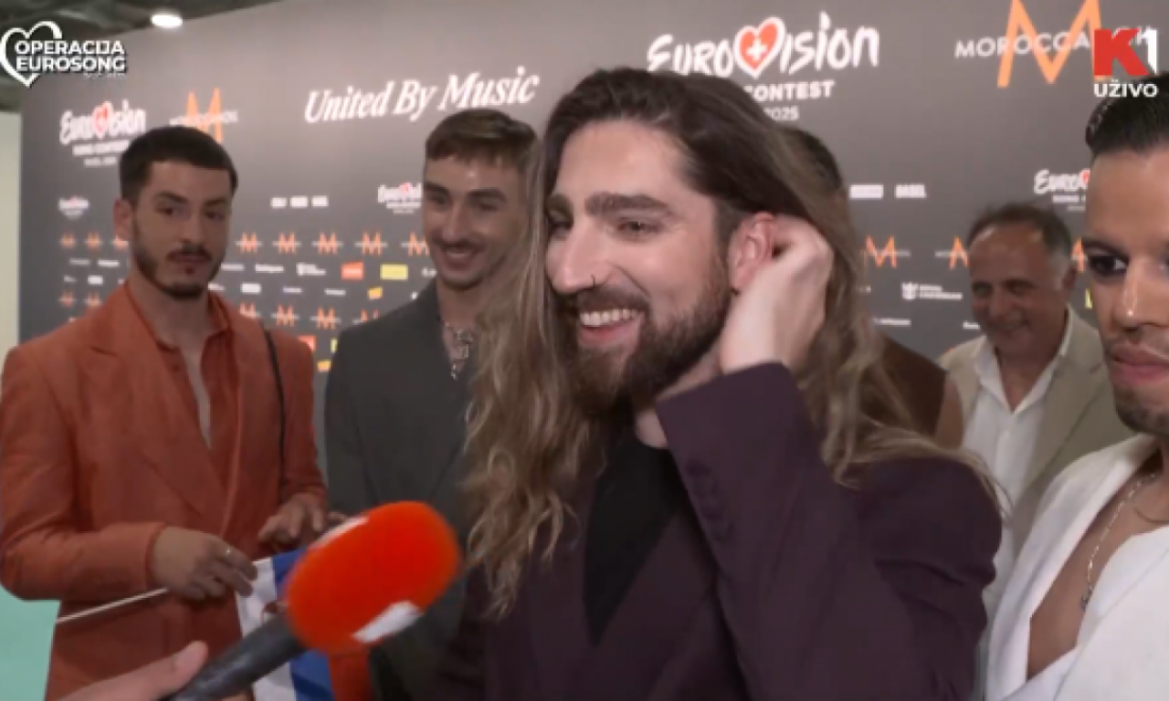 ZAVIRITE NA SVEČANO OTVARANJE "EVROVIZIJE" U BAZELU! Princ dobio specijalan poklon na tirkiznom tepihu! (FOTO+VIDEO)