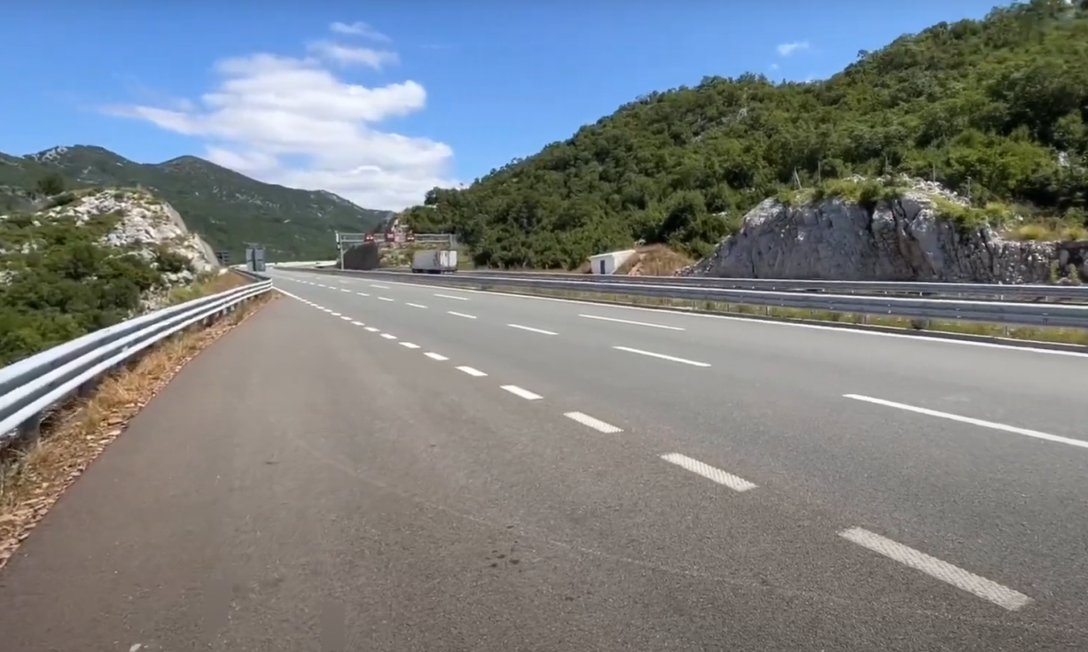 POOŠTRENE KAZNE ZA PREKRŠAJ KOJI SVI SRBI ČINE! Ako letujete u Crnoj Gori ove godine, bolje da poštujete ovo pravilo