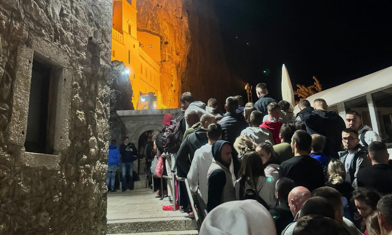 NESTVARNE SLIKE ISPRED MANASTIRA OSTROG Na hiljade vernika došlo da se pokloni Svetom Vasiliju: Ovo mora da se doživi!