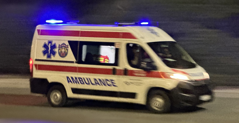 IMA POGINULIH Teška saobraćajna nesreća kod Sombora, auto udario pešaka, pa u drugo vozilo (VIDEO)