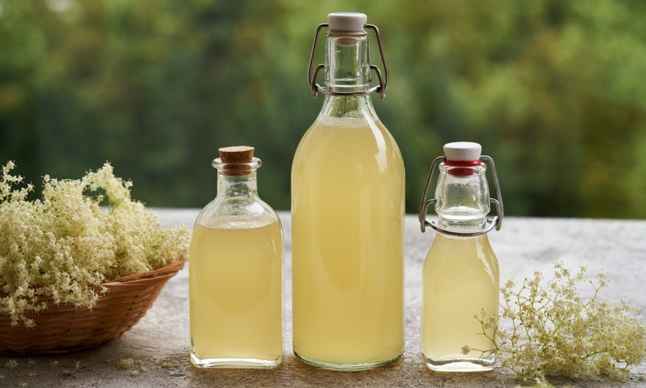 SOK OD ZOVE KAO IZ BAKINE KUHINJE Najmirisniji sirup koji osvežava i leči!