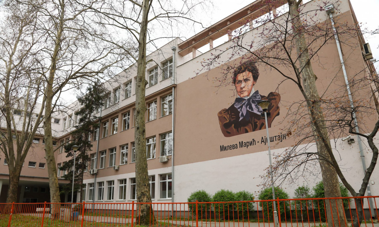 VRAĆAJU KLJUČEVE DIREKTORU U ovoj školi gotove blokade, a jedna stvar je drugačija nego igde u Srbiji