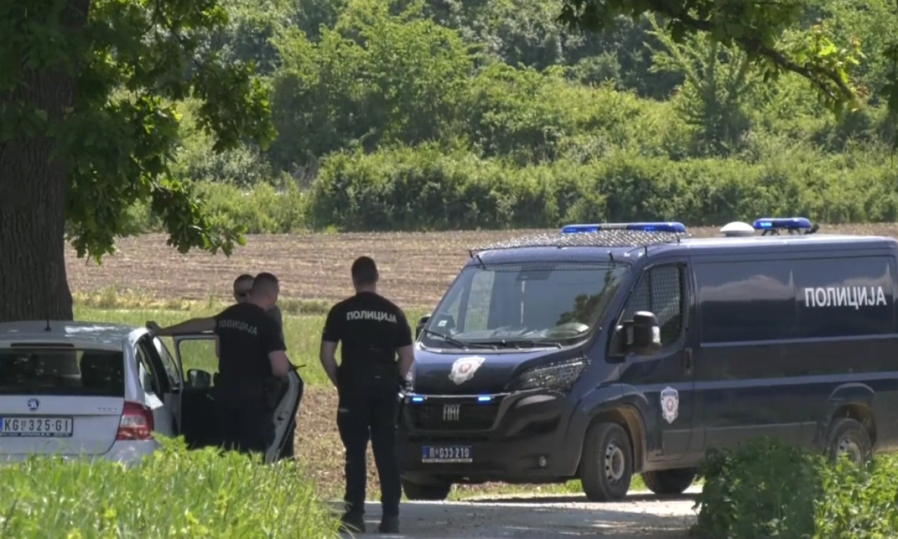 POGLEDAJTE SNIMAK GDE JE ISKASAPLJENA ŽENA U KRAGUJEVCU Pored nje ležao i čovek sa nožem u vratu! (VIDEO)
