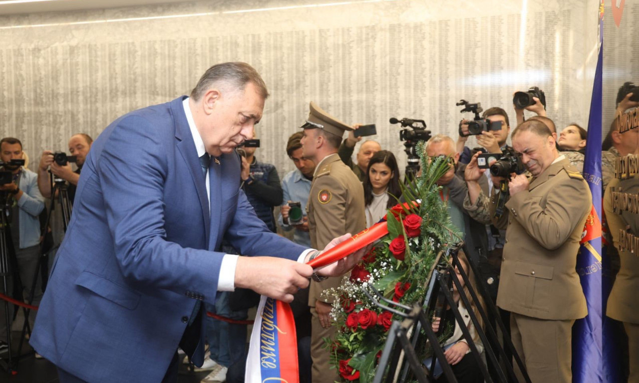 ORILO SE "ŽIVELA SRBIJA!" BANJALUČKOM KASARNOM "KOZARA" Dodik zagrmeo: Živela Vojska Republike Srpske! (FOTO)