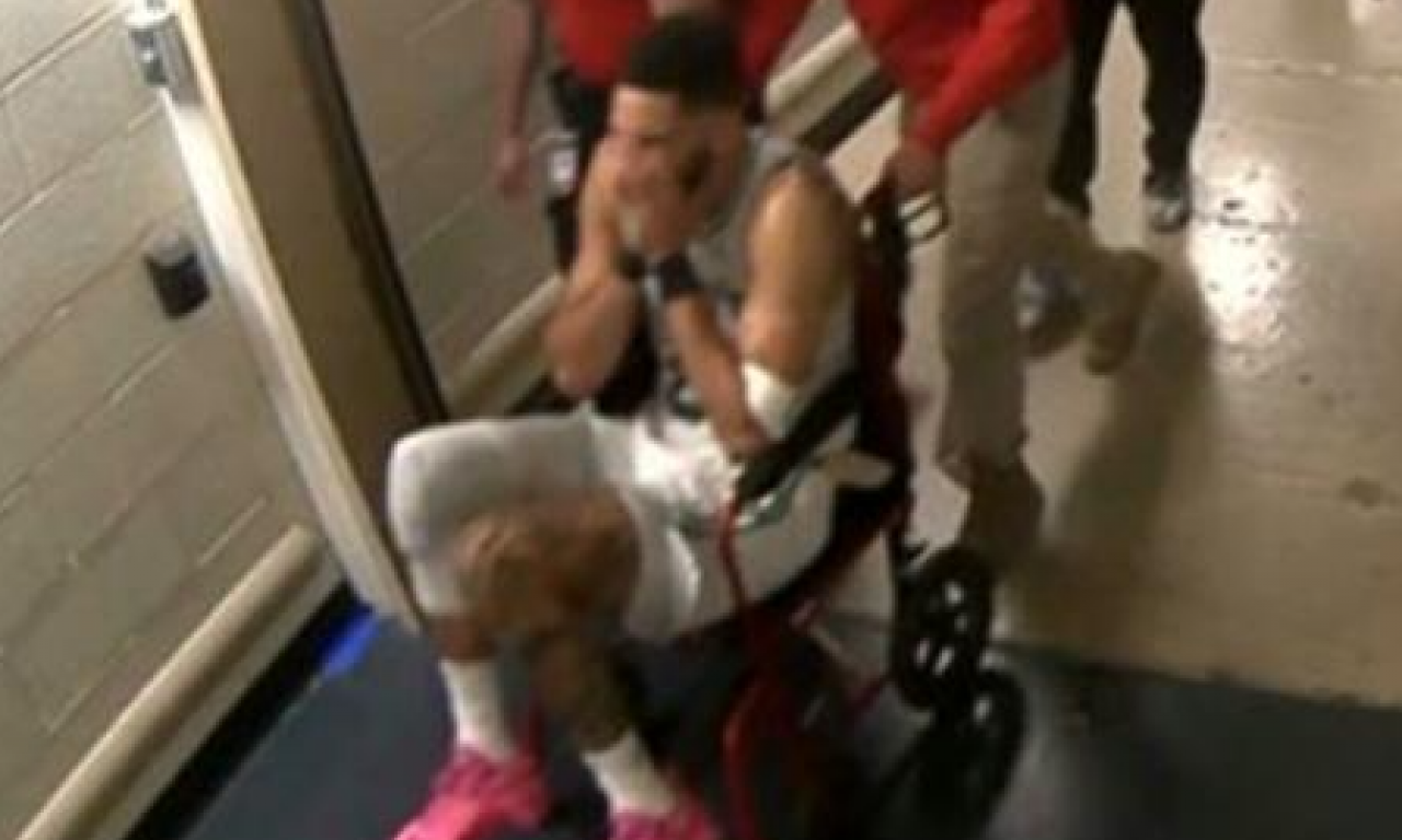 NBA ZVEZDA U KOLICIMA! Potresna scena posle užasne povrede - Tejtum se drži za glavu i roni suze (VIDEO)