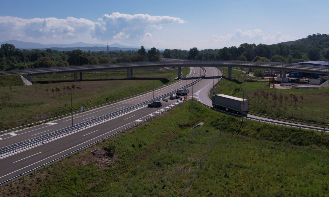 UPOZORENJE ZA SVE VOZAČE NA "MILOŠU VELIKOM": Automobil juri velikom brzinom u kontra smeru!