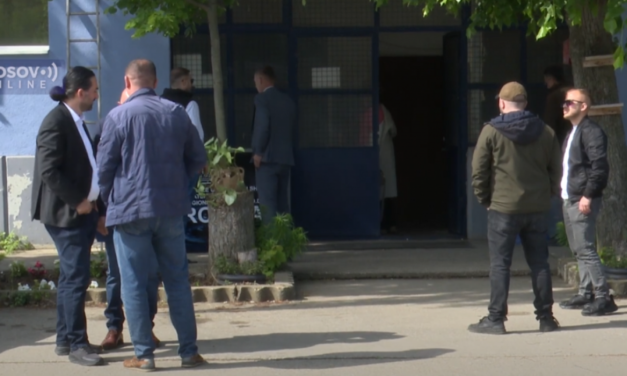 OGLASILA SE EU: Pozivamo Kurtija i Prištinu da zaustave zatvaranja javnih službi