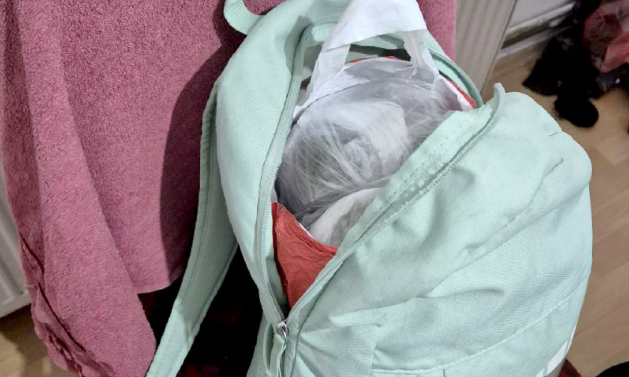 TINEJDŽER "PAO" SA RANCEM PUNIM DROGE! Evo šta je pronađeno kod klinca sa Voždovca (FOTO)