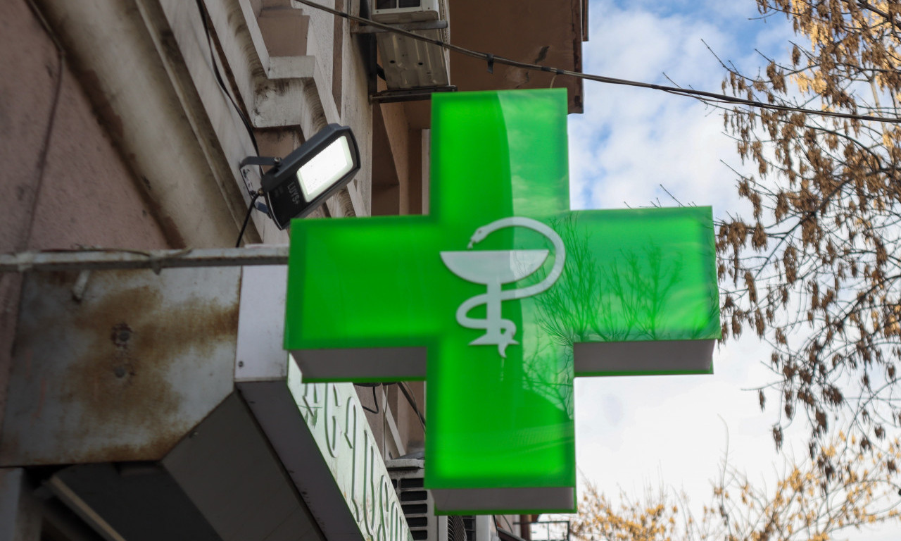 HOROR U BEOGRADU, NAPALI RADNICU I OPLJAČKALI APOTEKU Izudarali ženu po glavi, ovo su detalji užasa