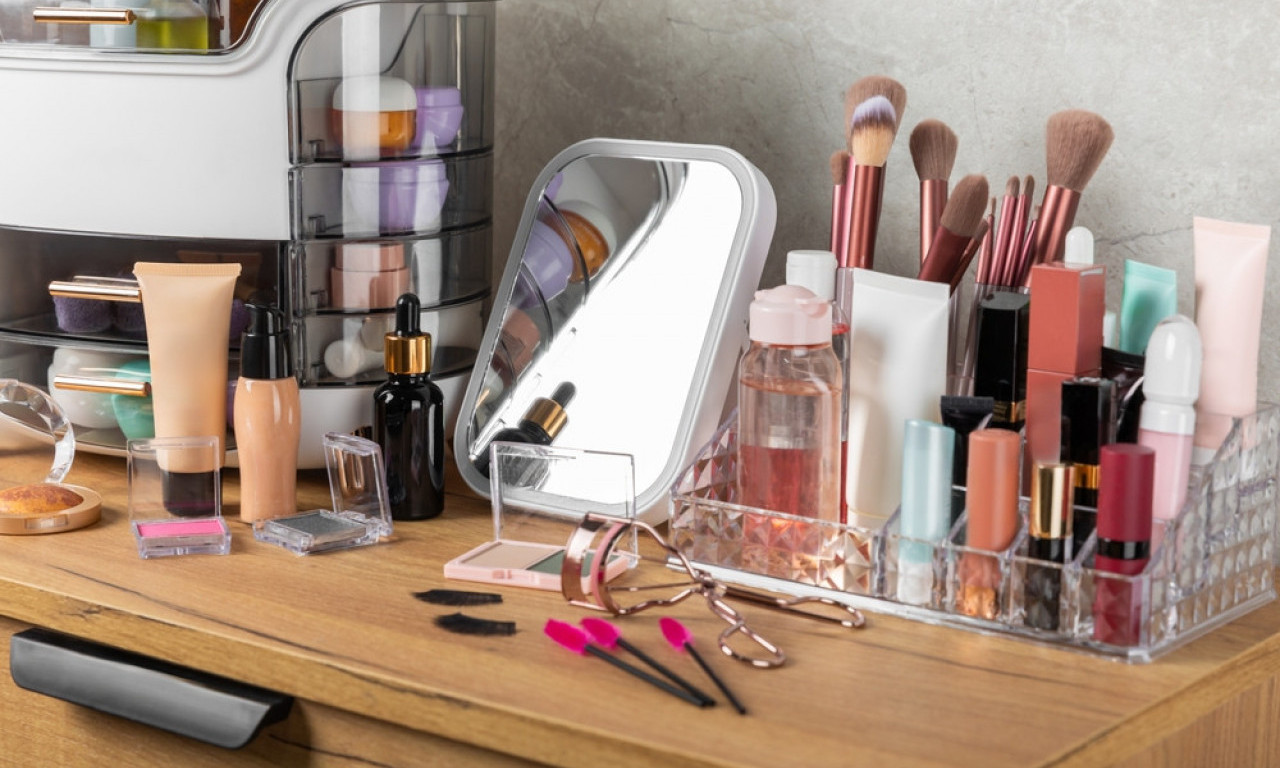 KONAC MOTAJU NA LICE? I TO JE SAD BJUTI TREND Šta da vam kažemo - pročitajte sami