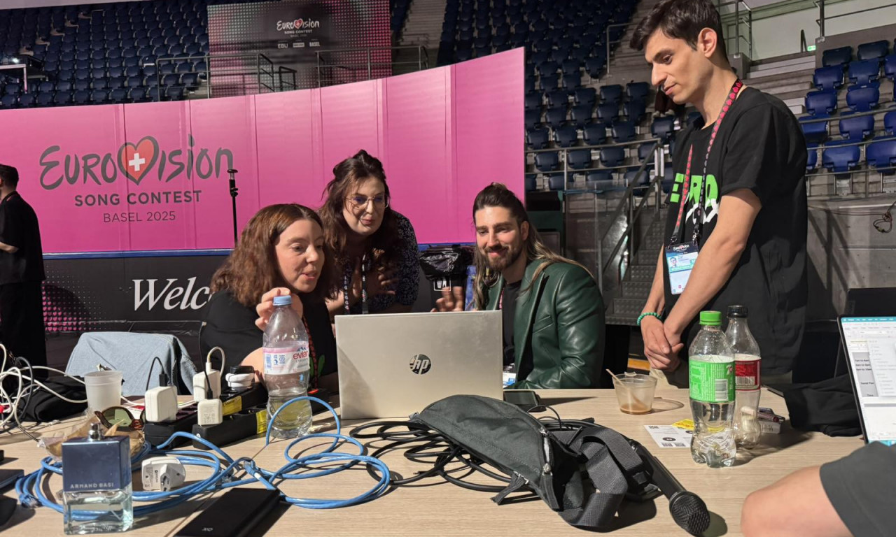 PRINCA OPSEDAJU NOVINARI IZ AMERIKE Ima fanove u celom svetu - pogledajte kako ga hvale i obožavaju! (VIDEO)