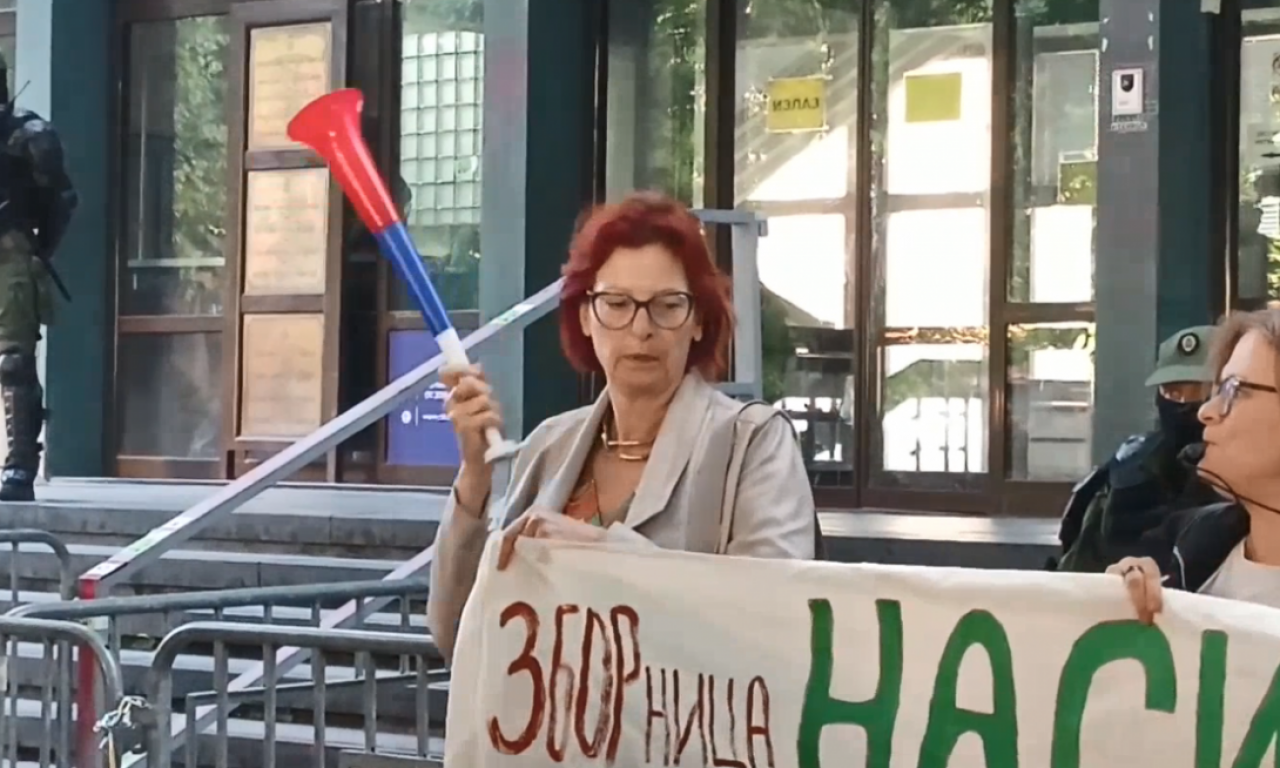 BLOKIRAN SUD, ZAPOSLENI NE MOGU NA POSAO! Pogledajte šta se dešava danas u Novom Sadu (VIDEO)