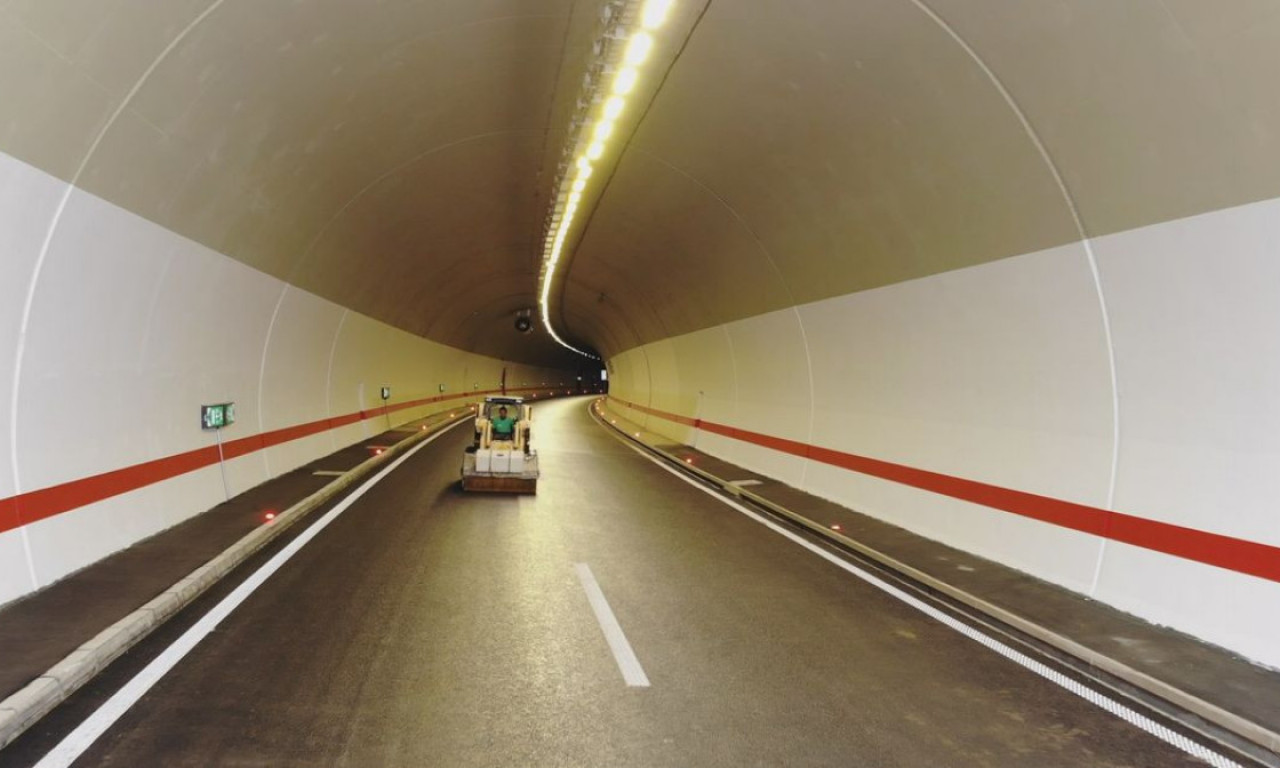 SAOBRAĆAJ KA BEOGRADU IZ OVOG SMERA POTPUNO OBUSTAVLJEN Radovi paralisali Srbiju - evo kuda nikako da ne idete