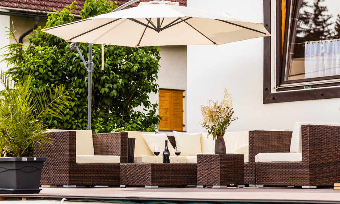 KAKO SE ČISTE JASTUCI ZA BAŠTU Vratite im svežinu bez pranja u veš mašini