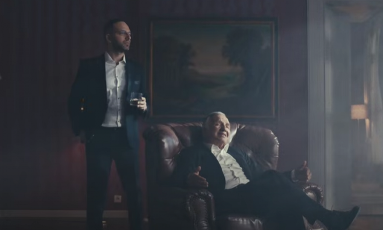 MNOGE SU DIRNULI DO SUZA Damir Handanović sa ocem prepevao hit Nataše Bekvalac (VIDEO)