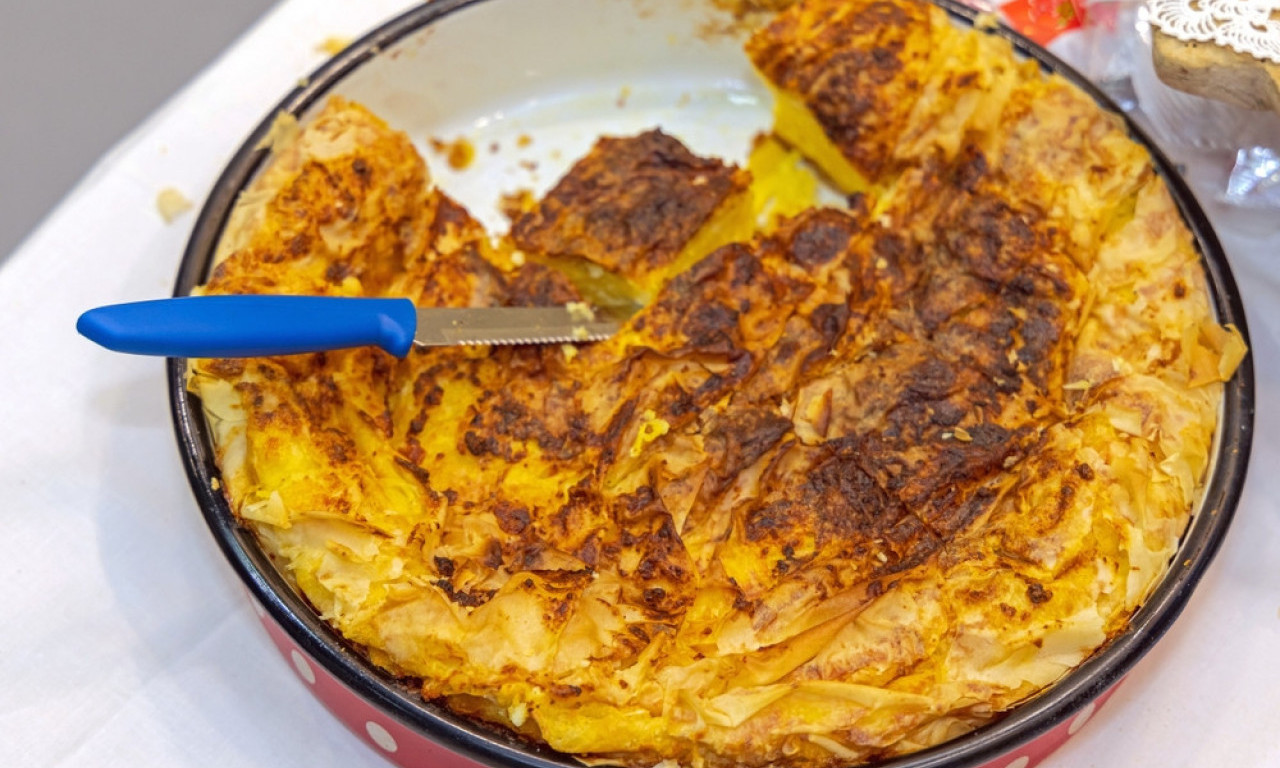 GUŽVANA GIBANICA KAO NEKAD! Kad zamiriše na kuću i nedeljno jutro...
