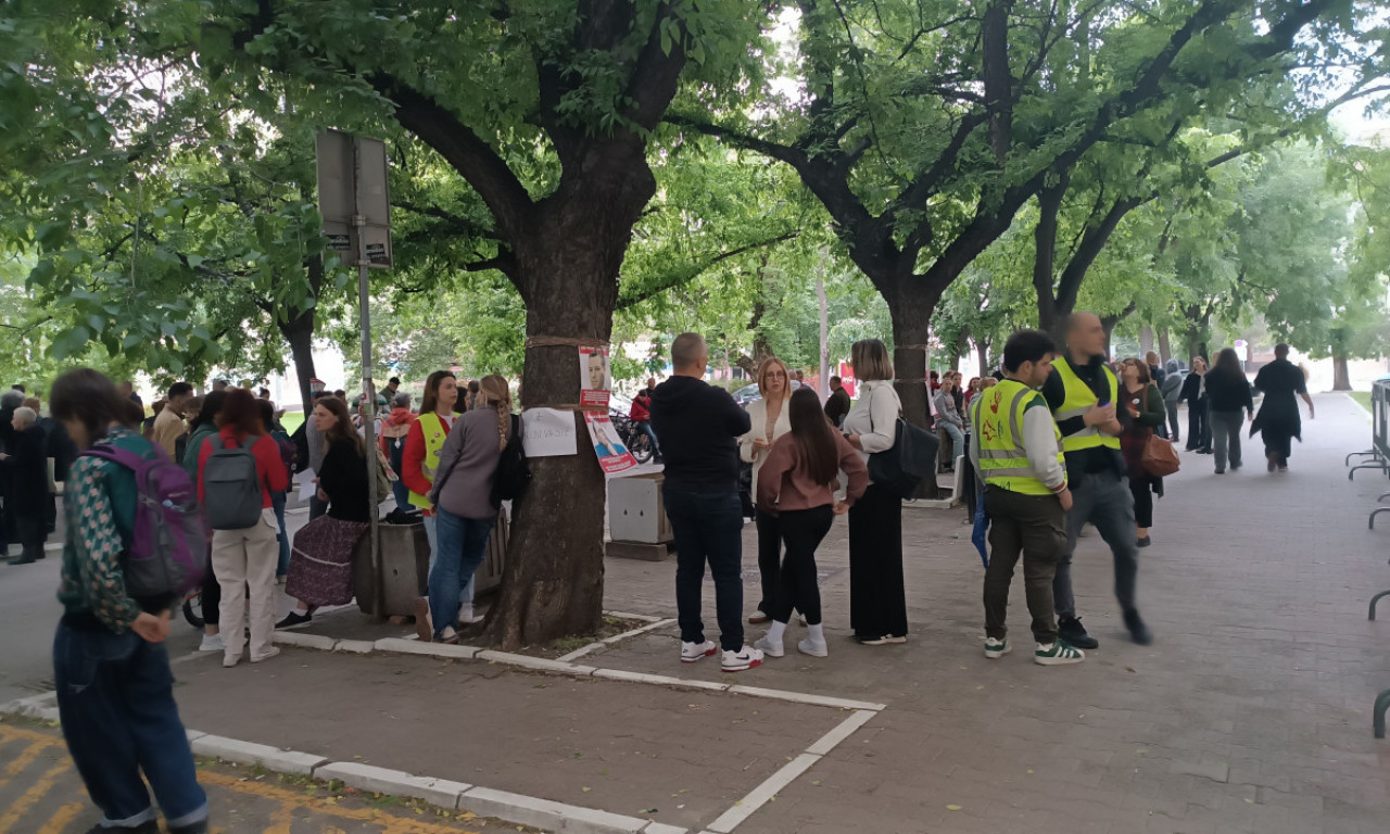 OPET BLOKIRAN SUD, ZAPOSLENI NI DANAS NE MOGU NA POSAO! Pogledajte šta se dešava u Novom Sadu (VIDEO)